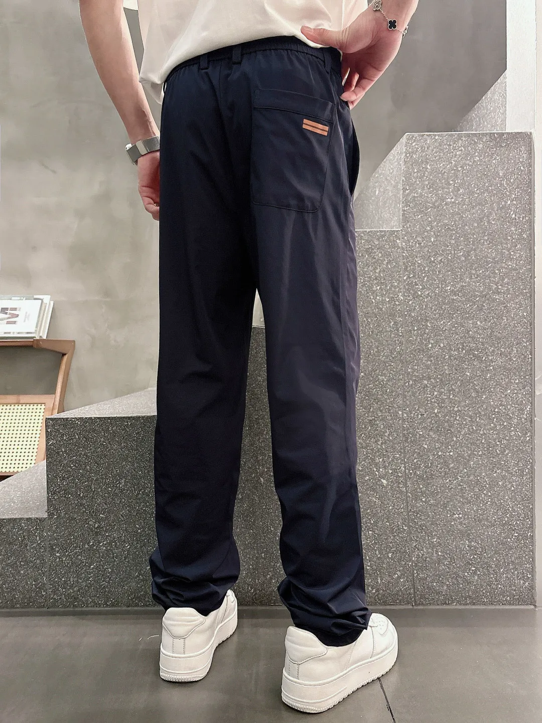， ， ， ， . . ， ， Sizes M-3x L